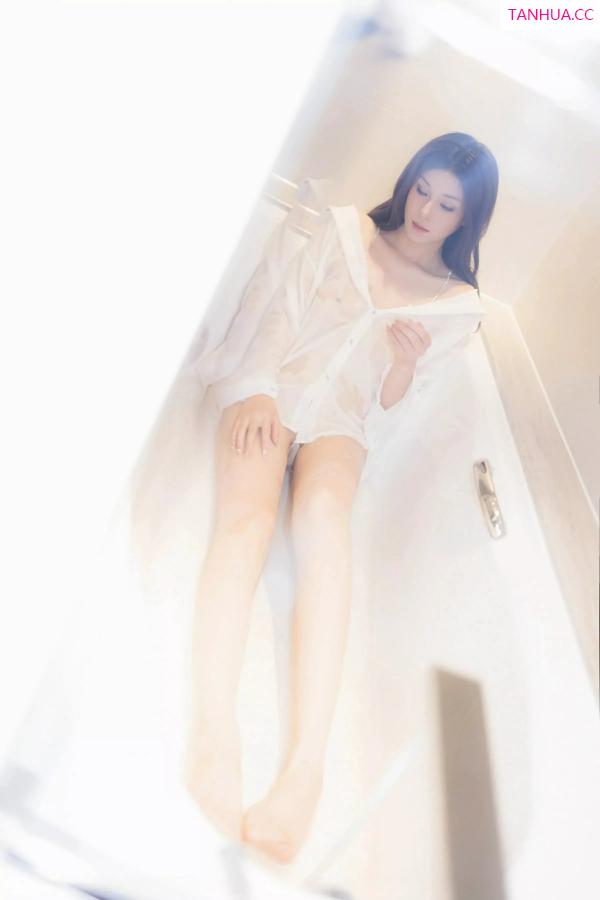   [XiuRen]高清写真图 2025.07.03 No.10502 悦兮 性感白T第25张图片